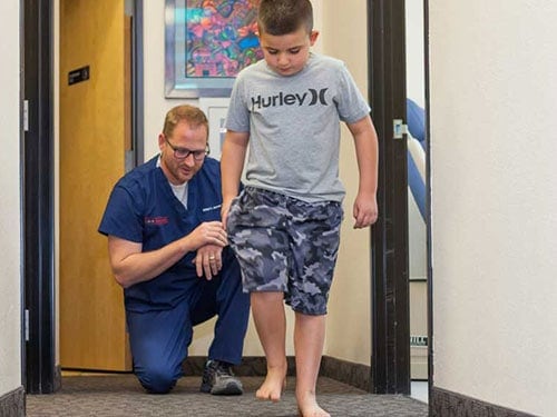 Dr. Mikkel Jarman diagnosing flat feet in children
